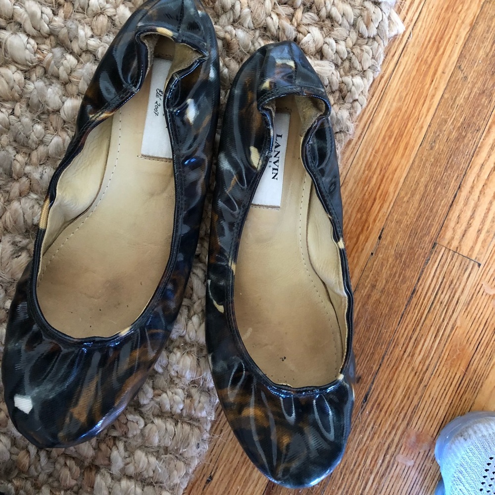 Printed patent leather ballet shoes